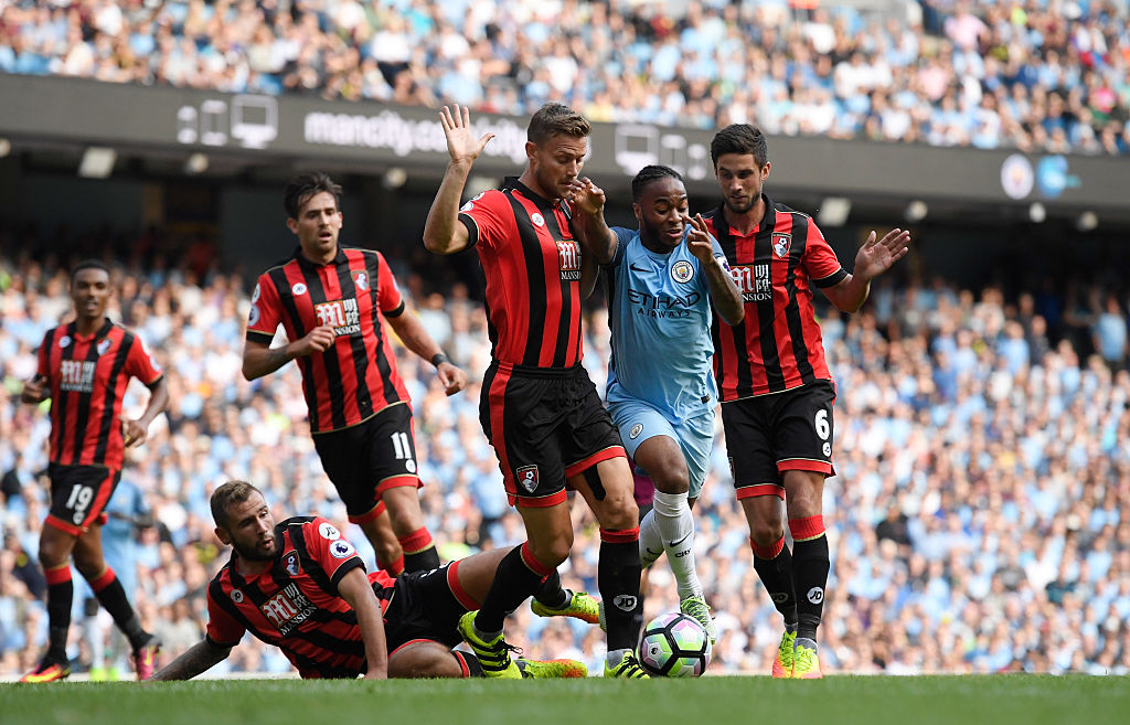 內維爾稱弗格森曾不滿霍德爾，讓他感到非常尷尬.